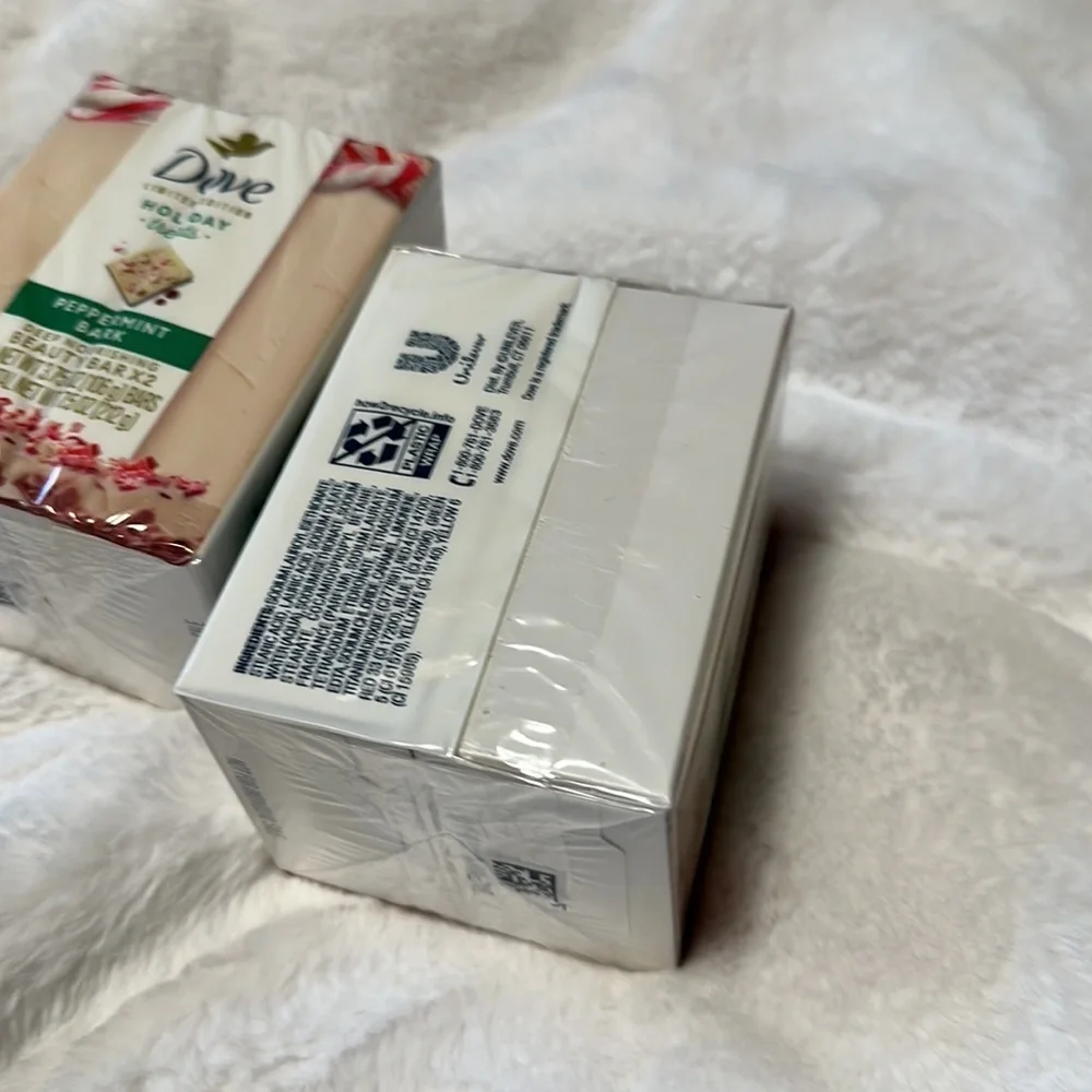 DOVE Limited Edition Holiday Treats Beauty Bar Soap Peppermint Bark 2 Pack